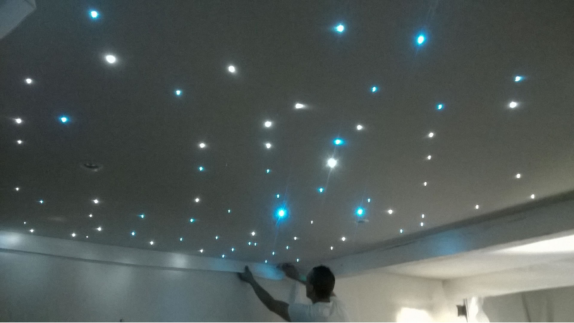 Plafond tendu chauffant étoilé avec rétro-éclairage lumineux